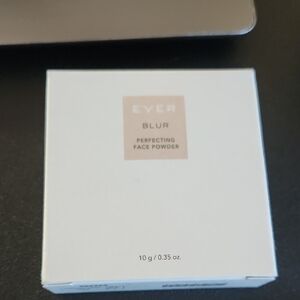 New Ever Perfecting Face Powder -Blur